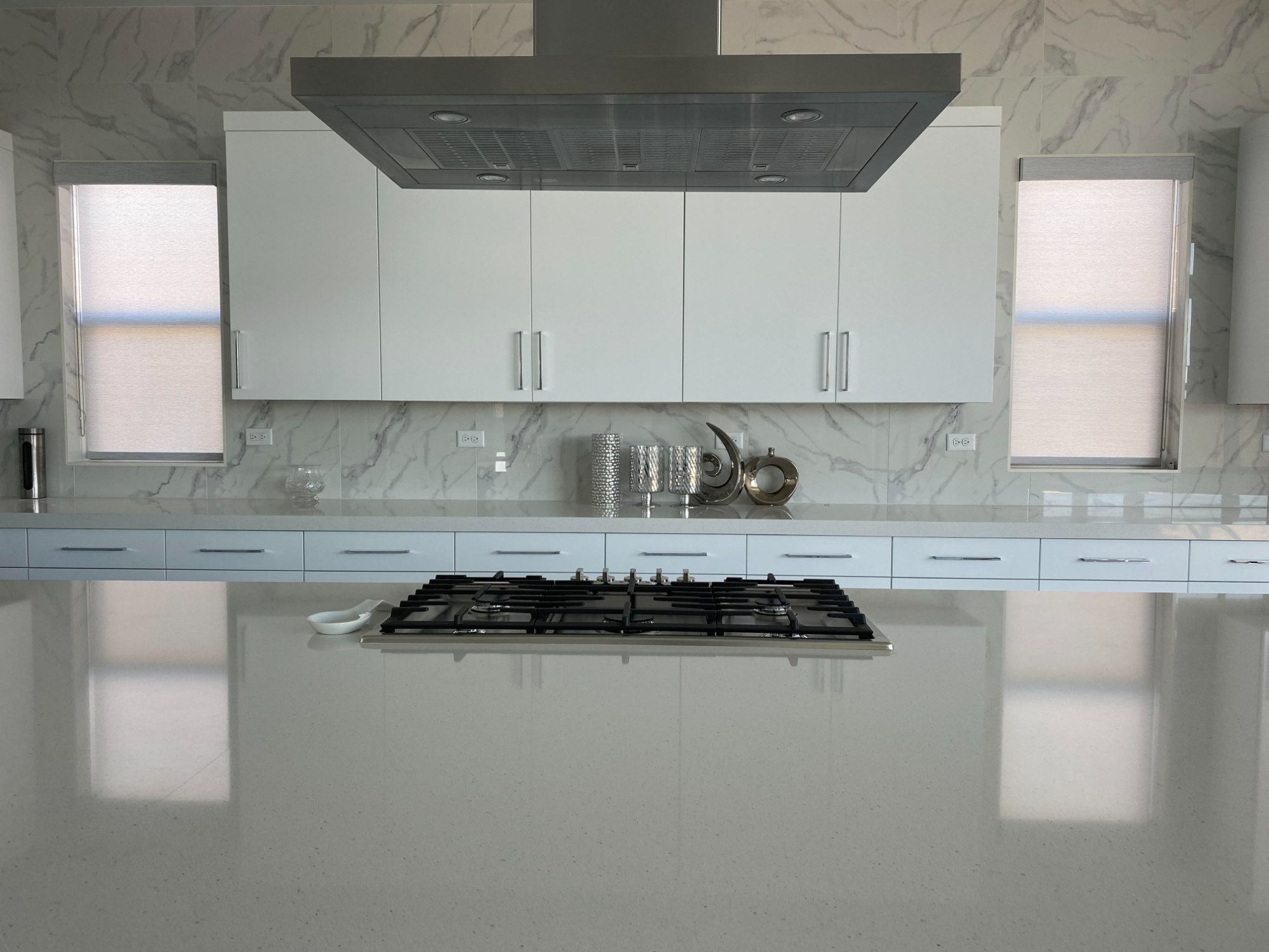 Custom roller shades – classic Las Vegas living room installation by Moonlight Window Fashions