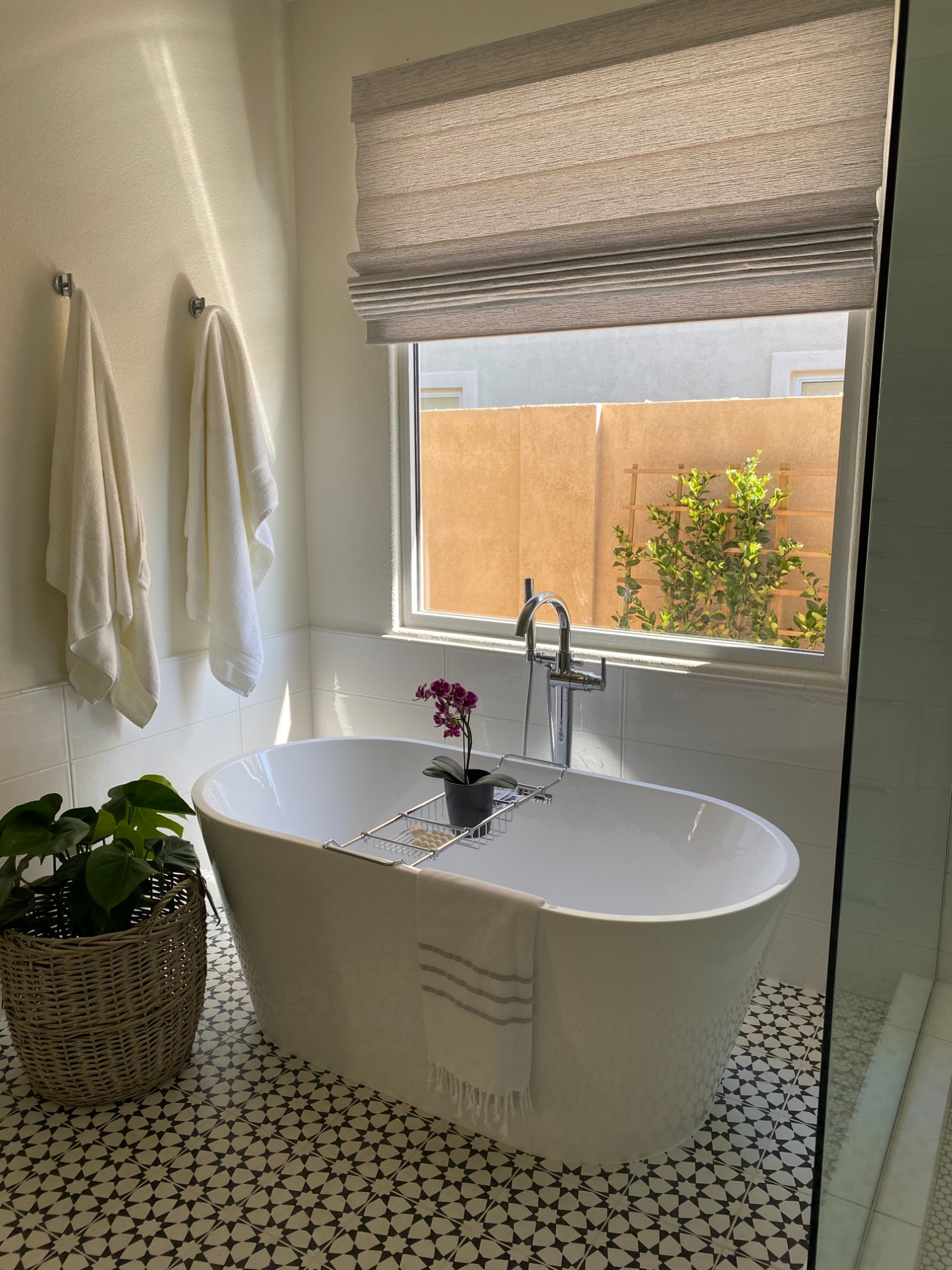 Natural roman shades adding warmth to a Las Vegas living room by Moonlight Window Fashions